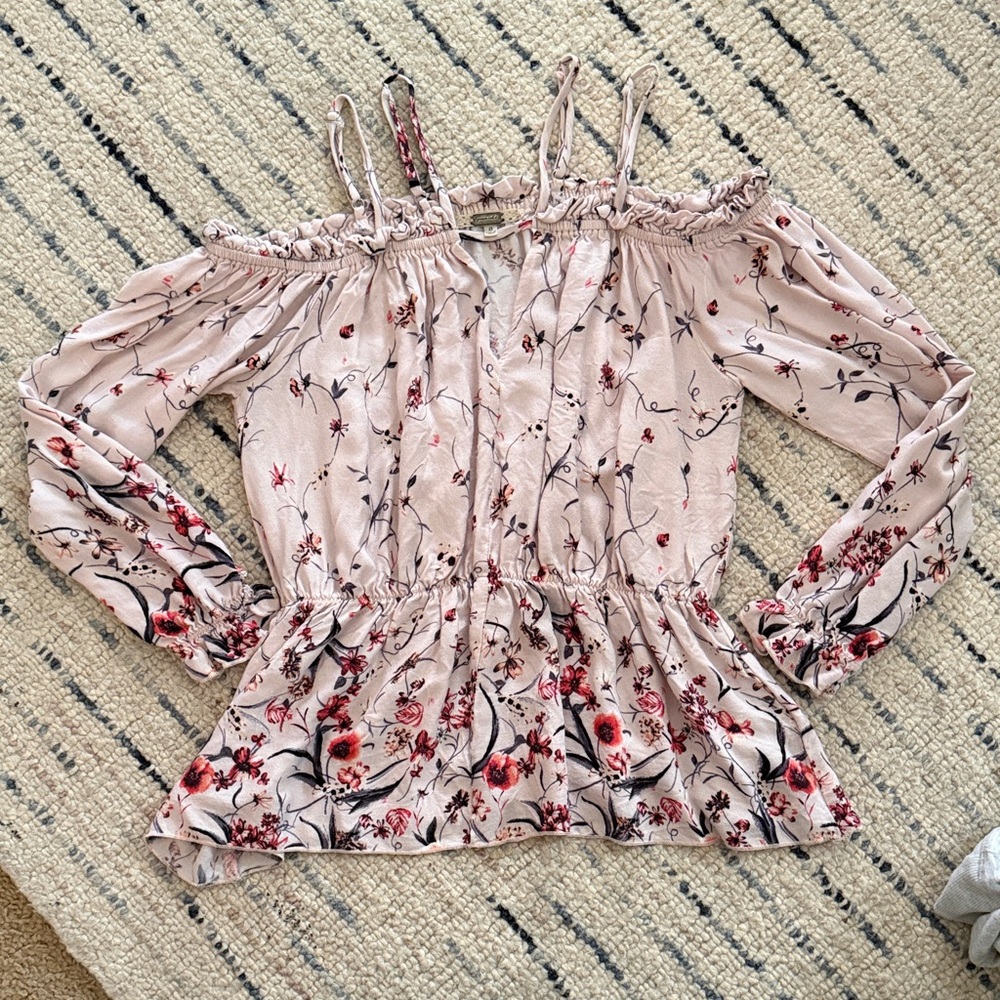 Gimmicks by BKE Floral Off-Shoulder Blouse - Light Pink